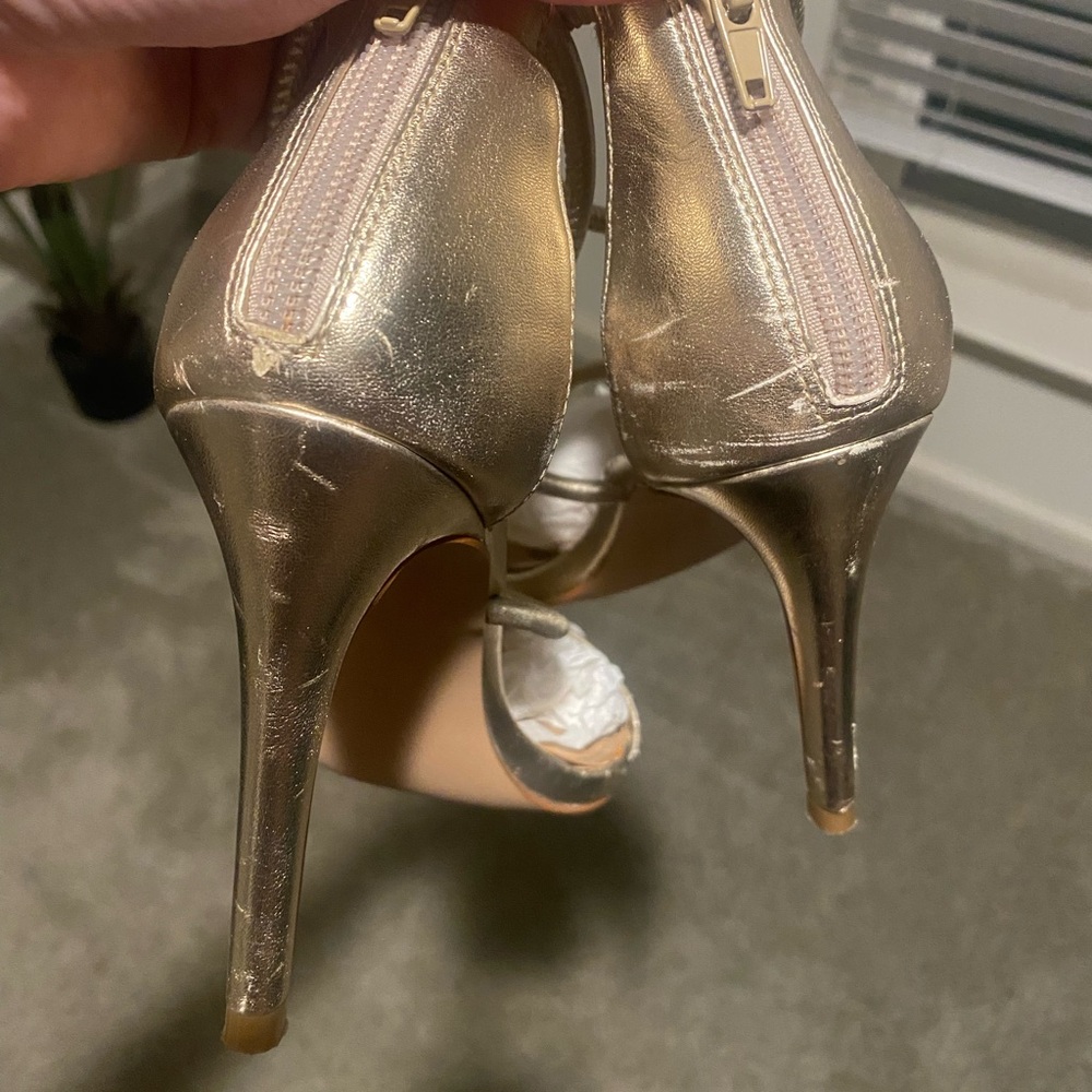 Steve Madden Clay Sandal in Metallic Gold - Picture 2 of 3